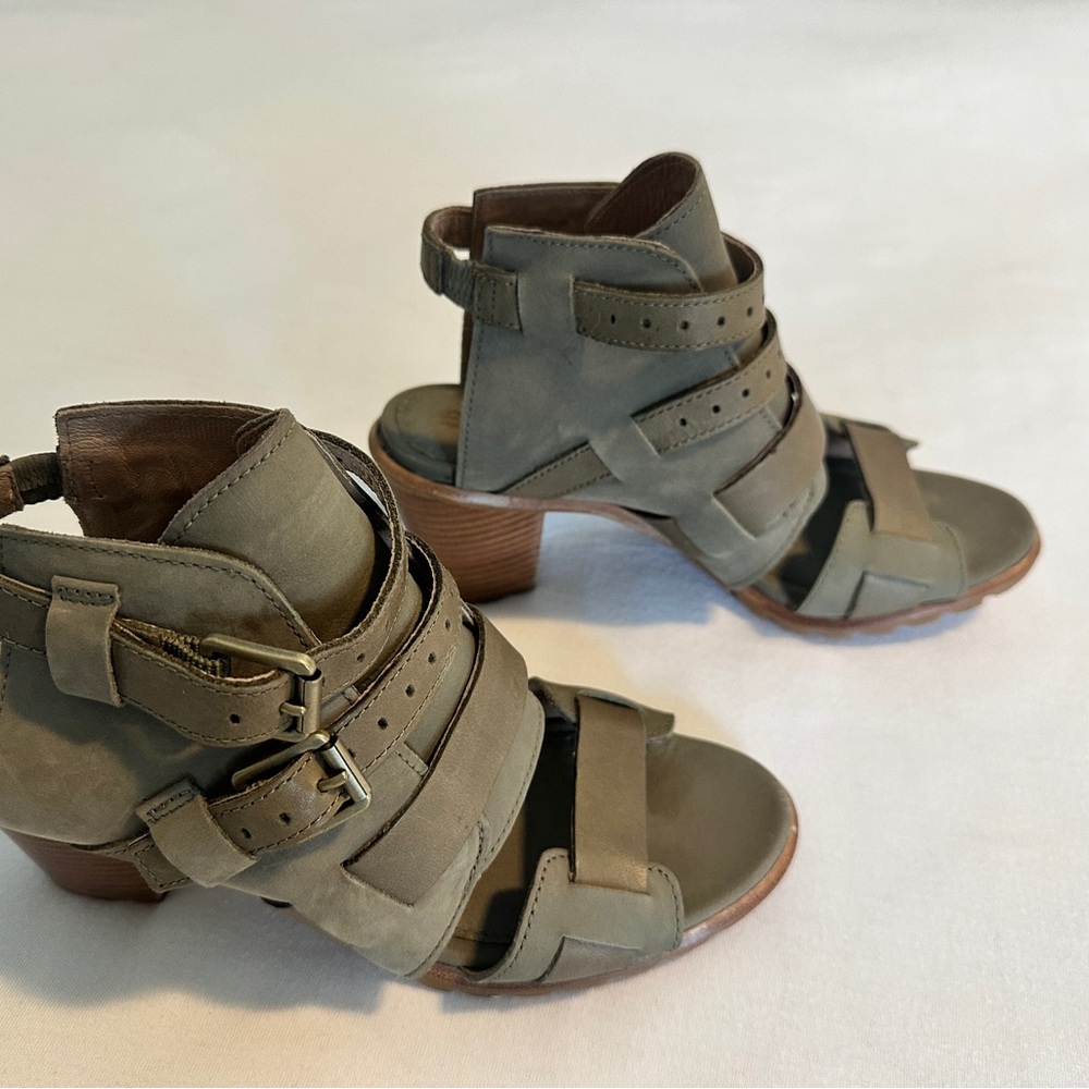 Sorel Green Gladiator Sandals with Buckles
